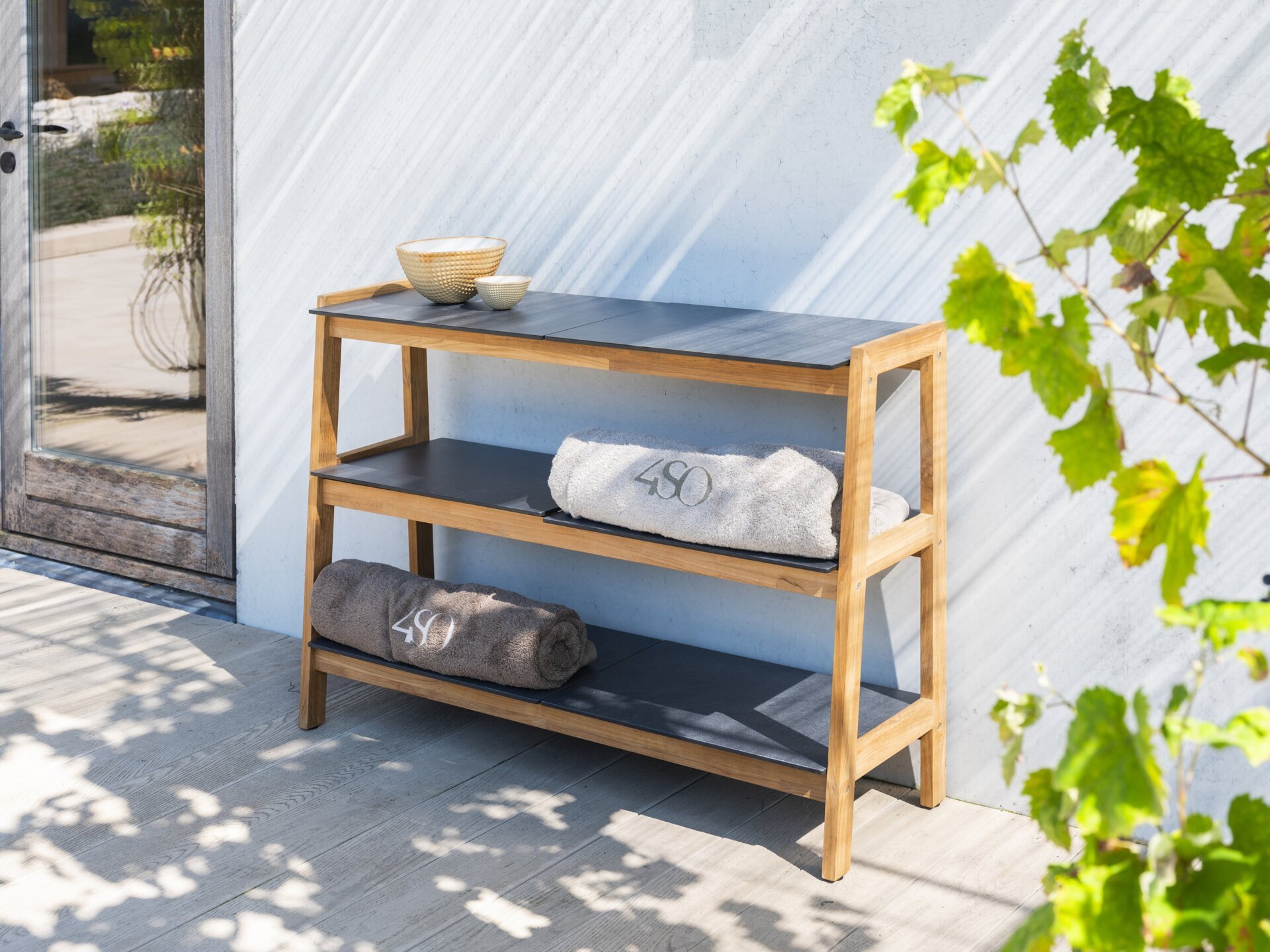 Liv rack low outdoor 01.jpg