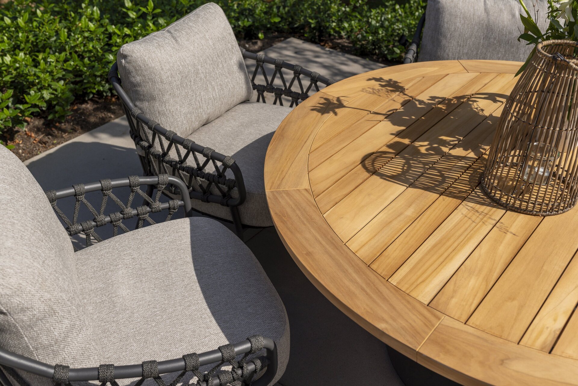 Calpi low dining set with Saba table detail 02.jpg