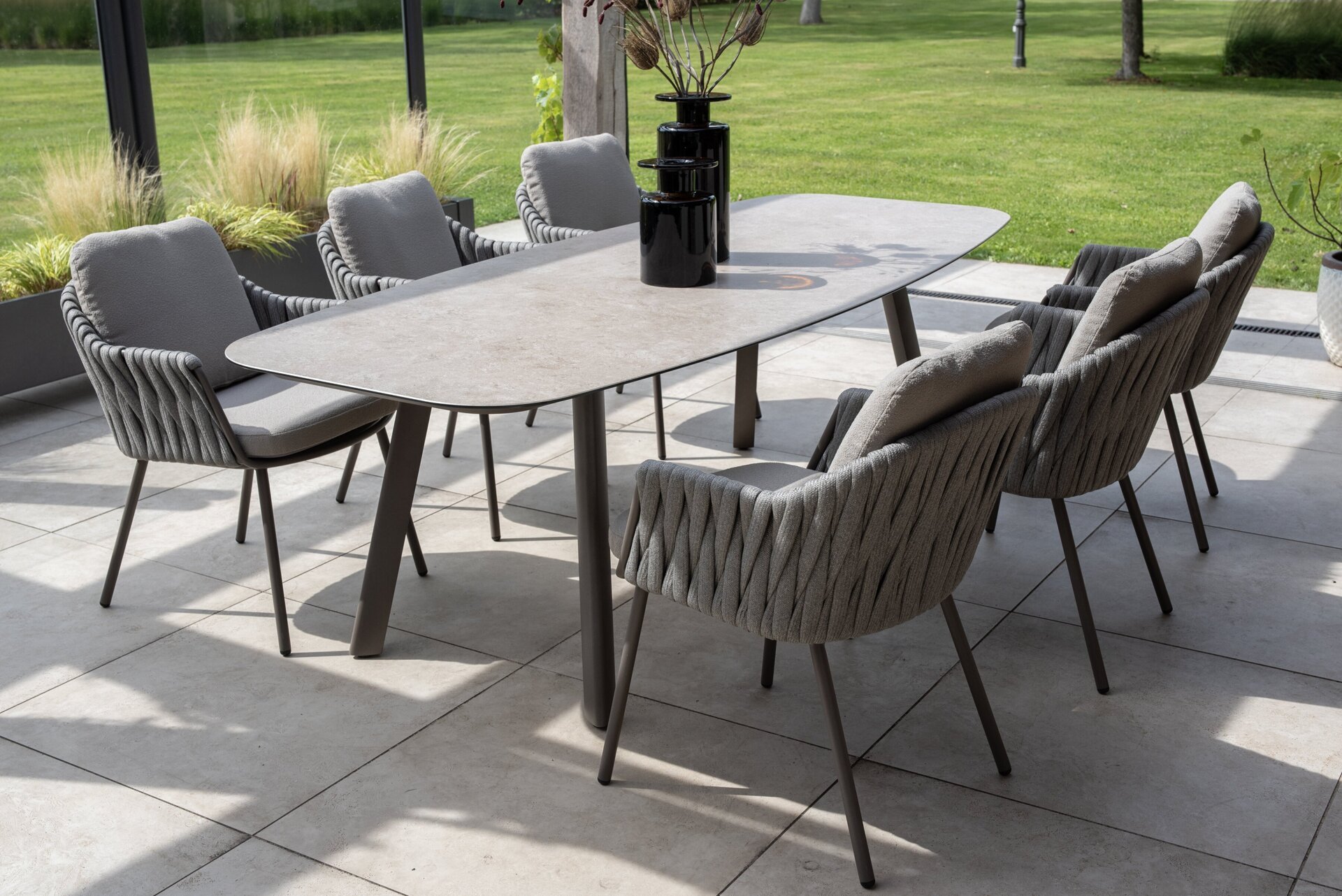 Cannes dining set terre with Manolo table 01.jpg