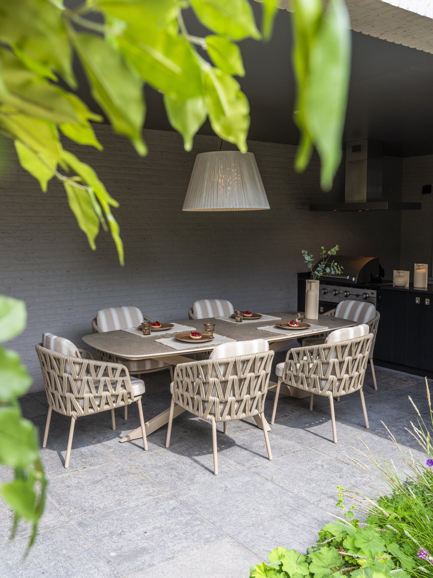 Beverly dining set with Prado table 01.jpg