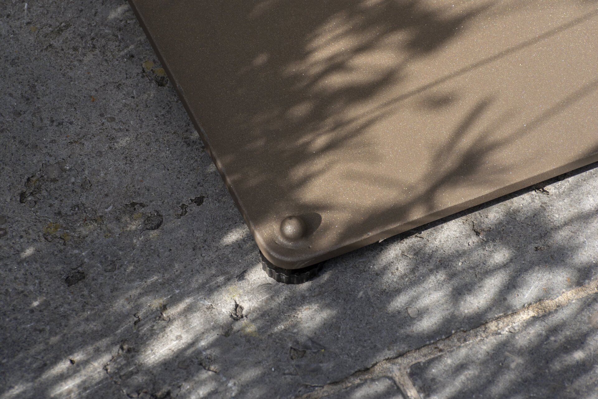 Veneto bistro dining set Terre with Vermont table detail 08.jpg