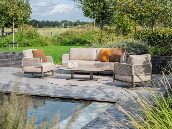 Savanne lounge set with Boaz table 01.jpg