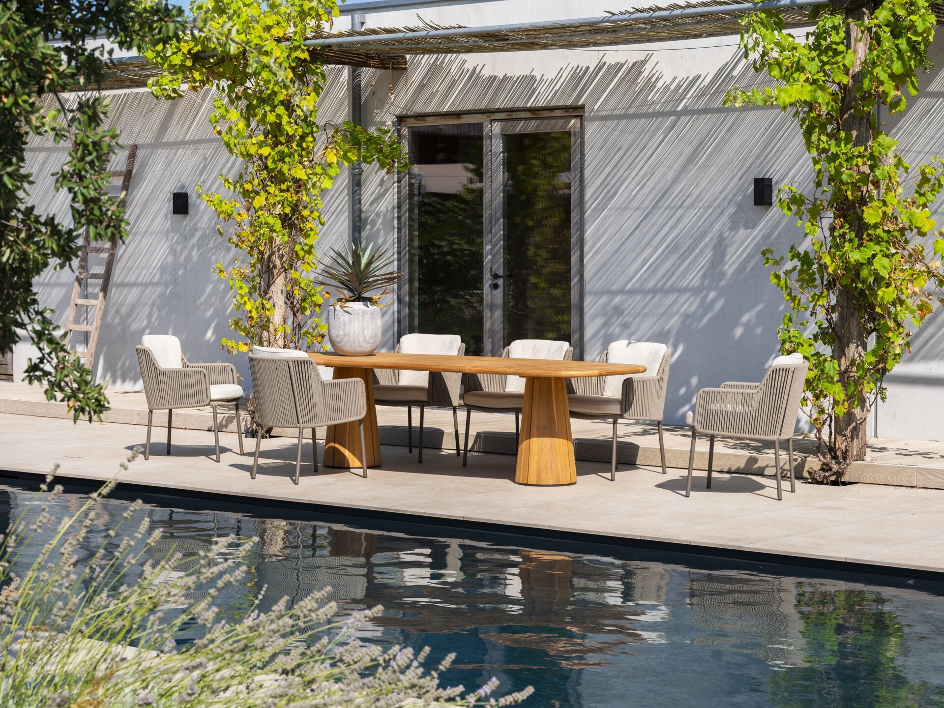 Bernini dining set Terre with Capri barrel table Teak 280x100cm outdoor 03.jpg