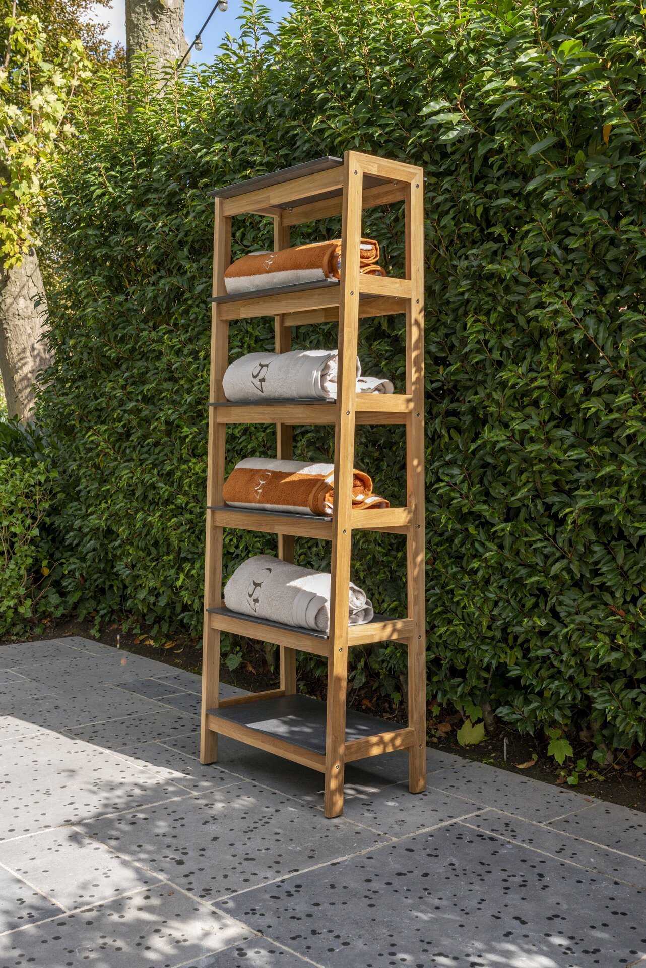 Liv rack high outdoor 01.jpg