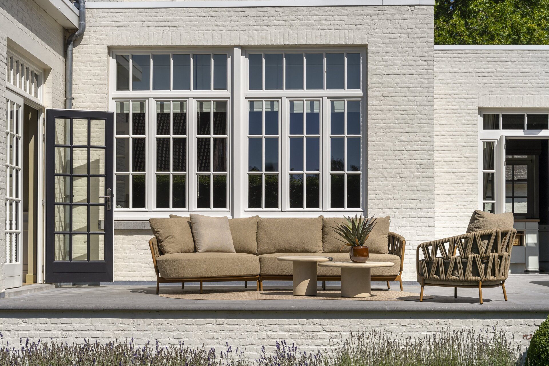 Biarritz chaise longue set with Hampton tables 01