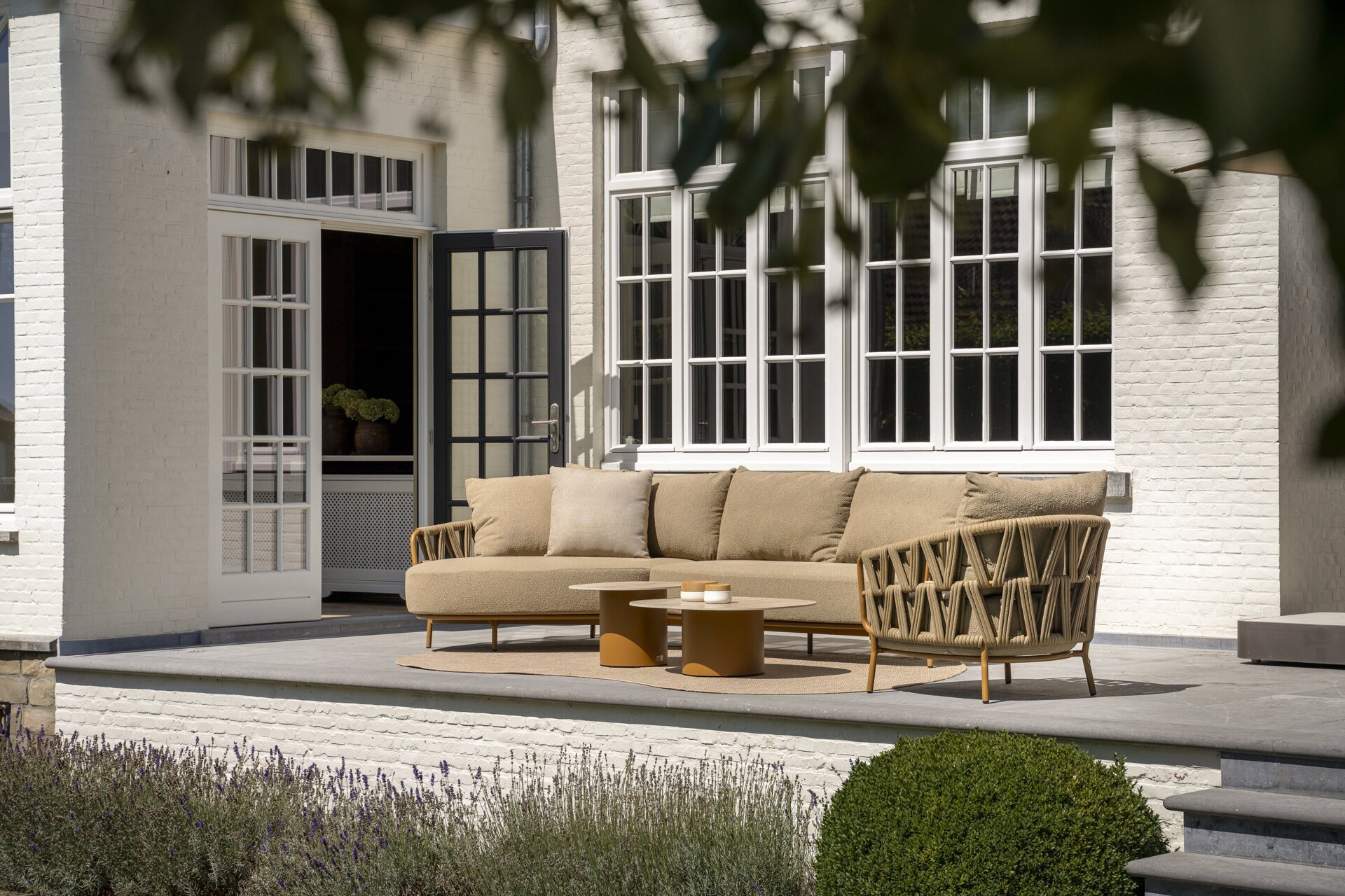 Biarritz chaise longue set with Sofie tables 04.jpg