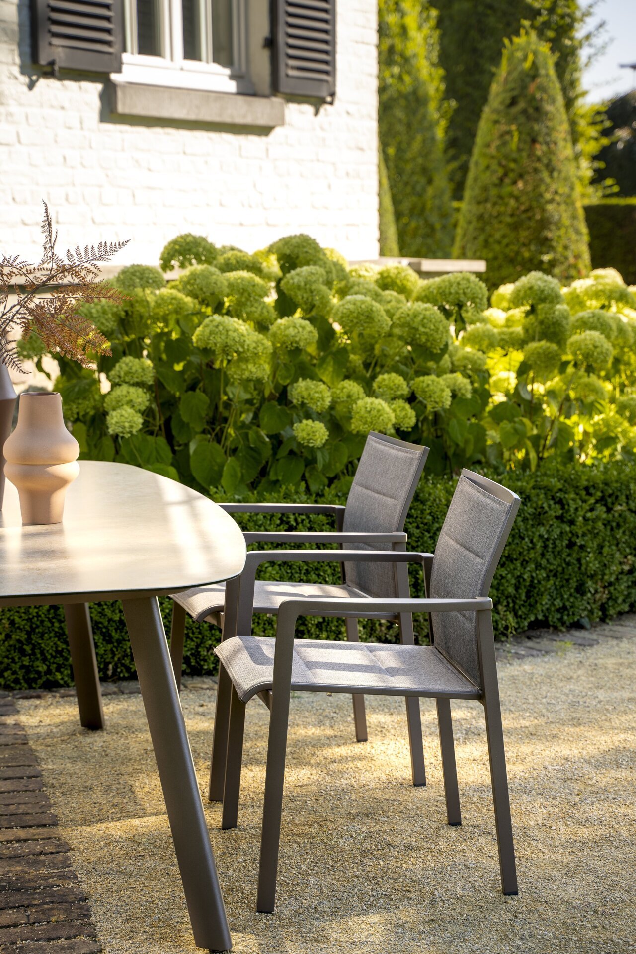 Cortina dining set terre with Manolo table - detail 01.jpg