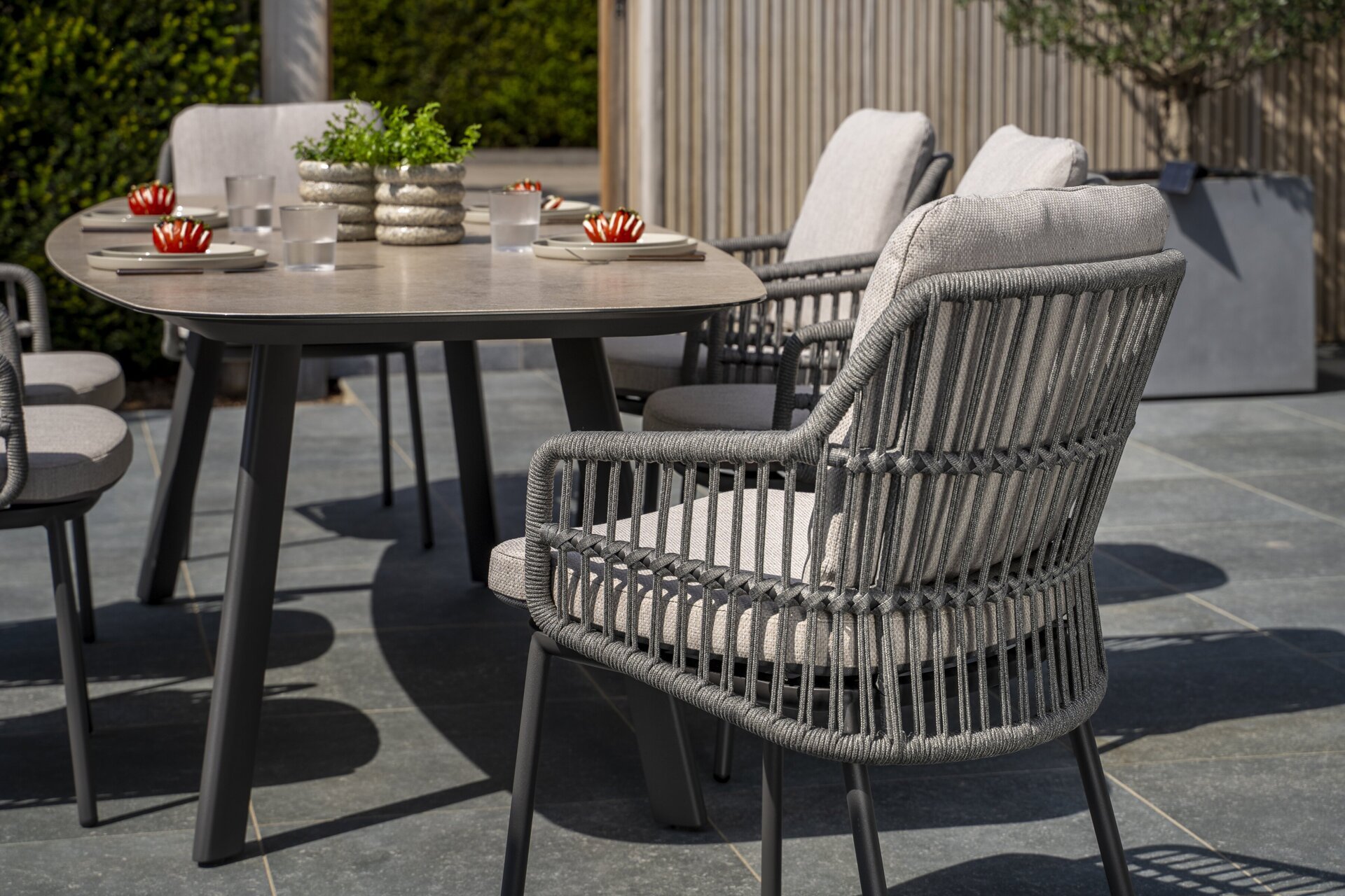 Alicante dining set with Manolo table - detail 01.jpg