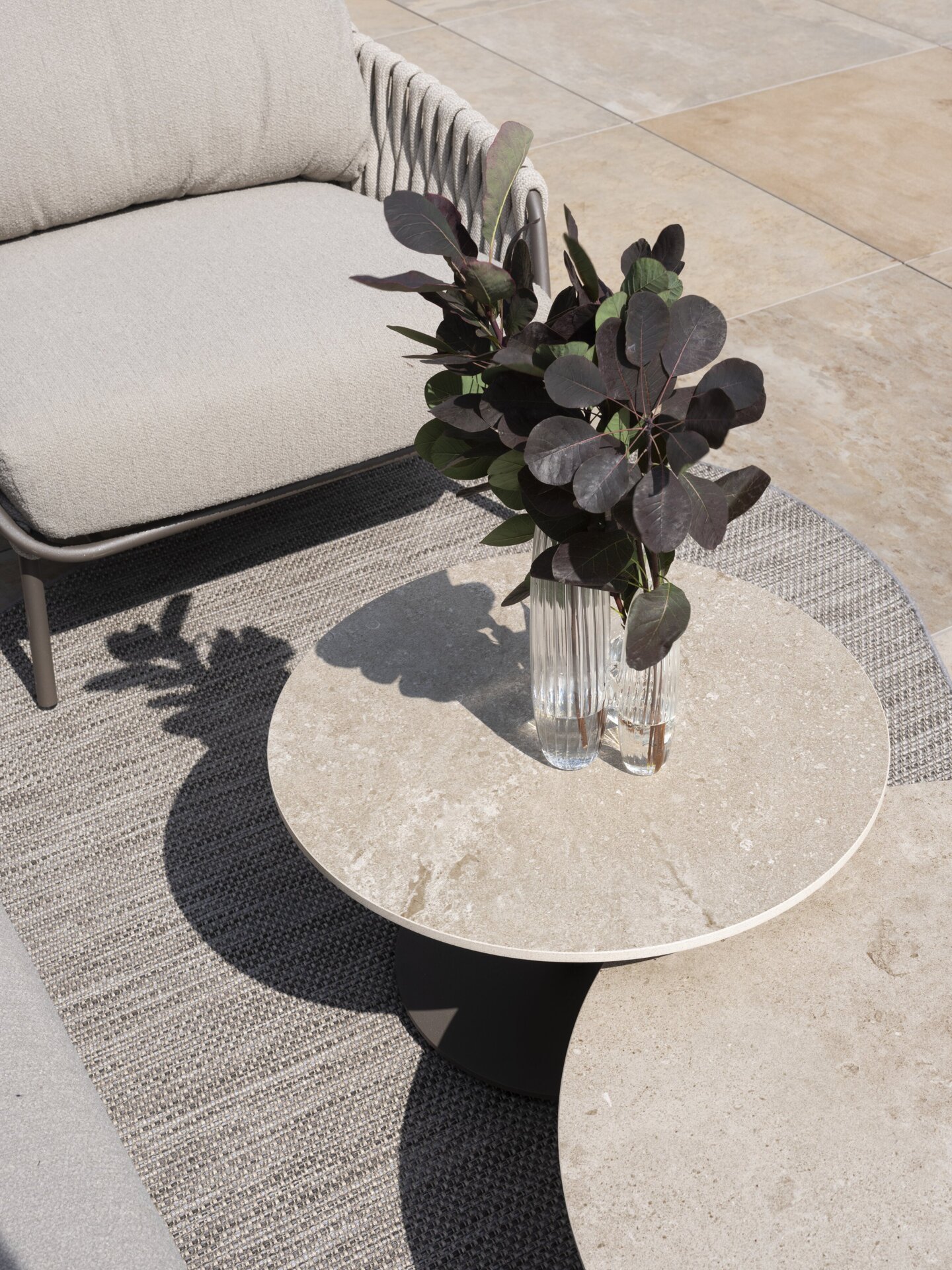 Montera lounge set with Boaz tables Terre detail 01.jpg