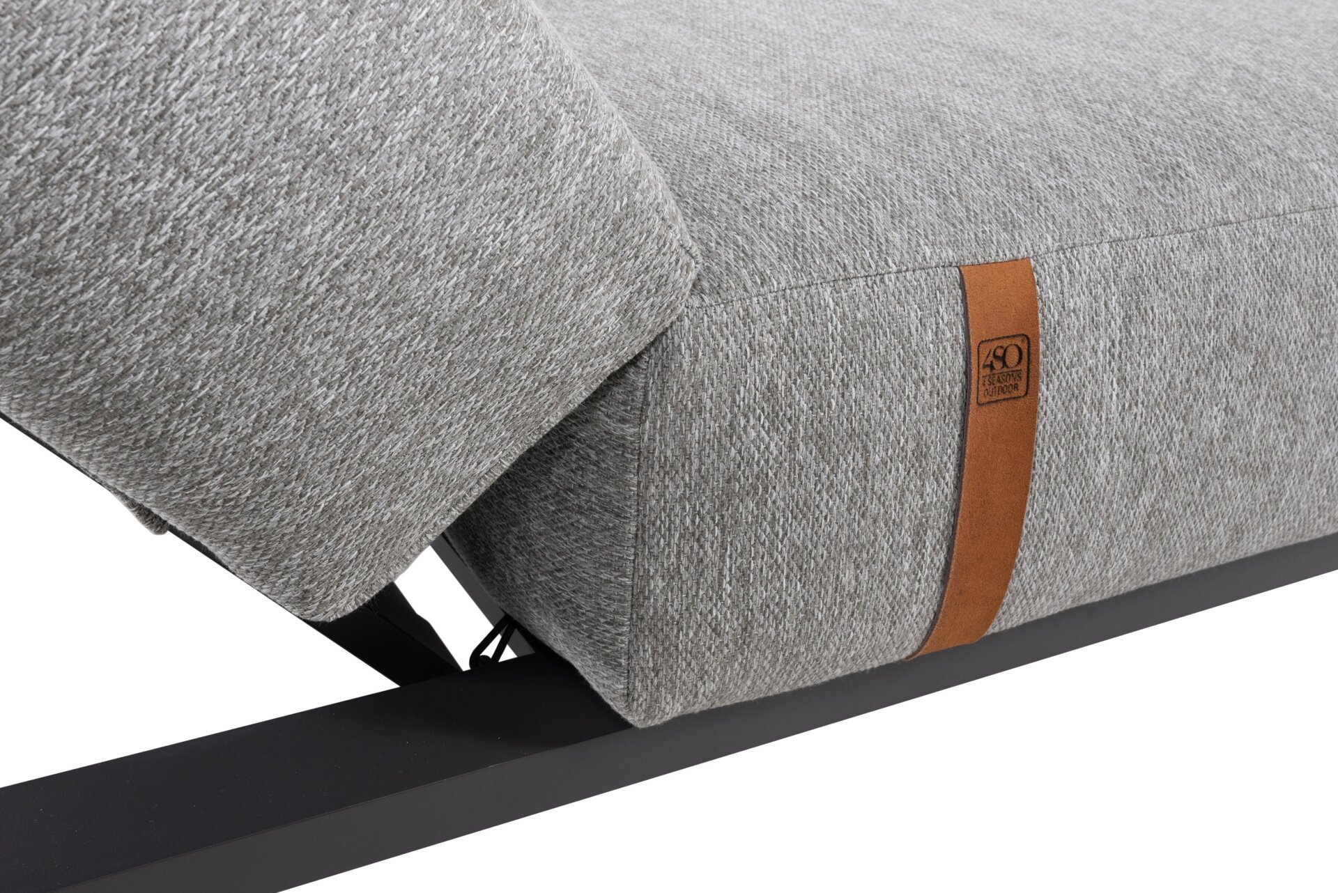 Ferias sunbed detail 01.jpg