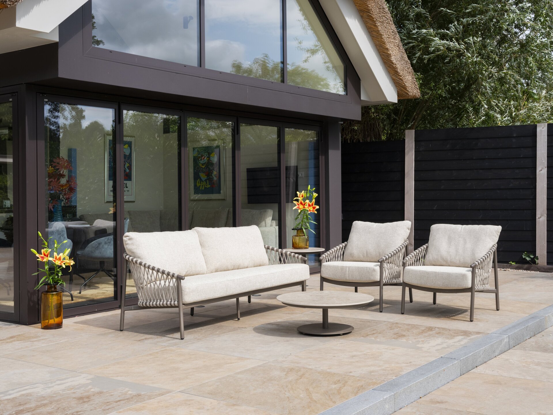 Allora lounge set with Boaz tables Terre outdoor 01