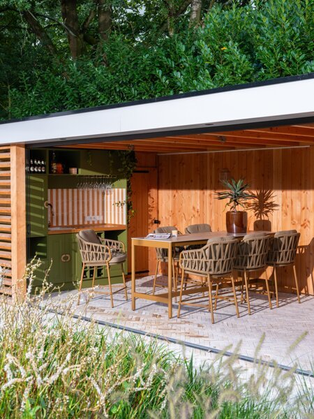 Biarritz high dining set with Soho table 02.jpg