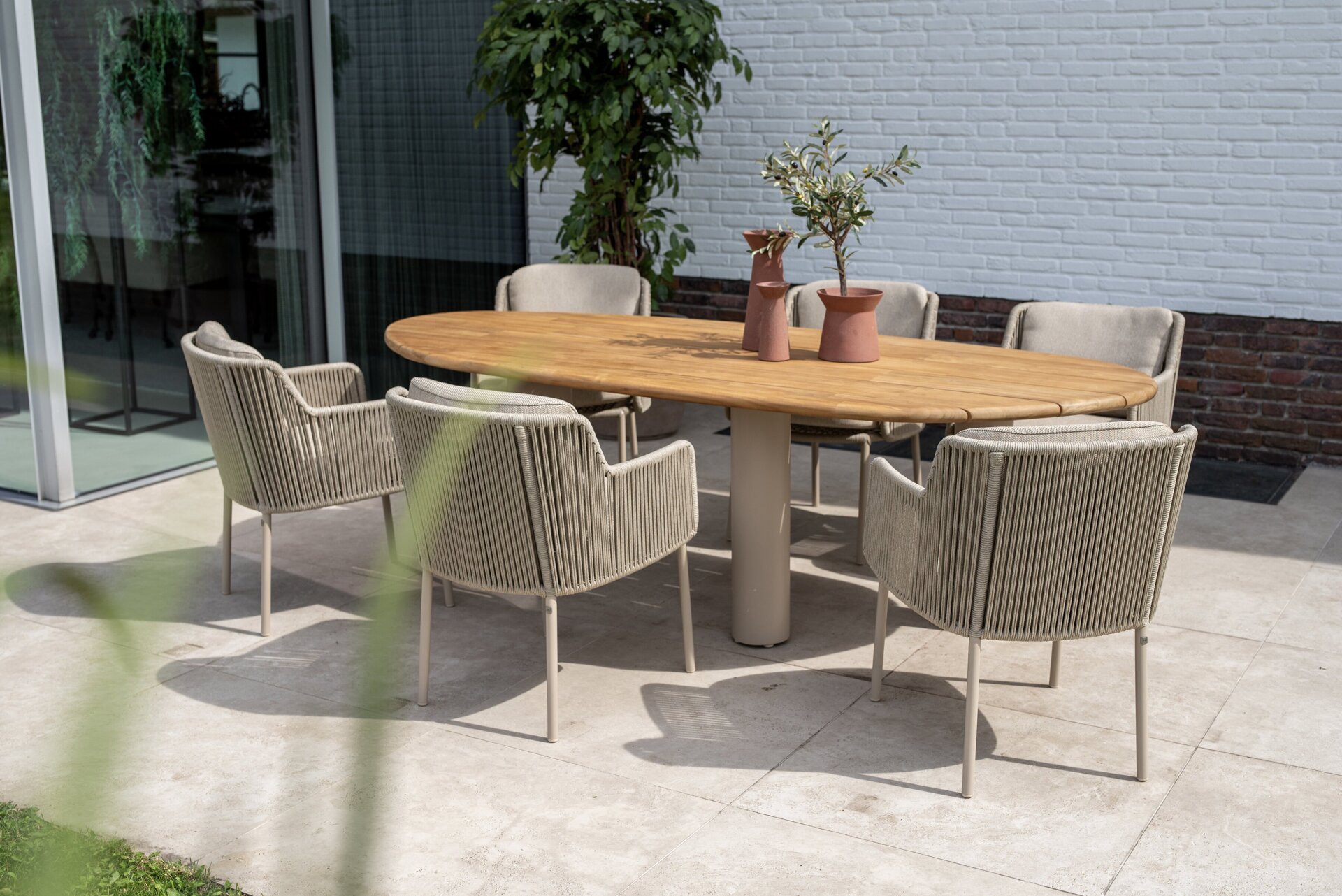 Bernini dining set latte with Estate table teak 02