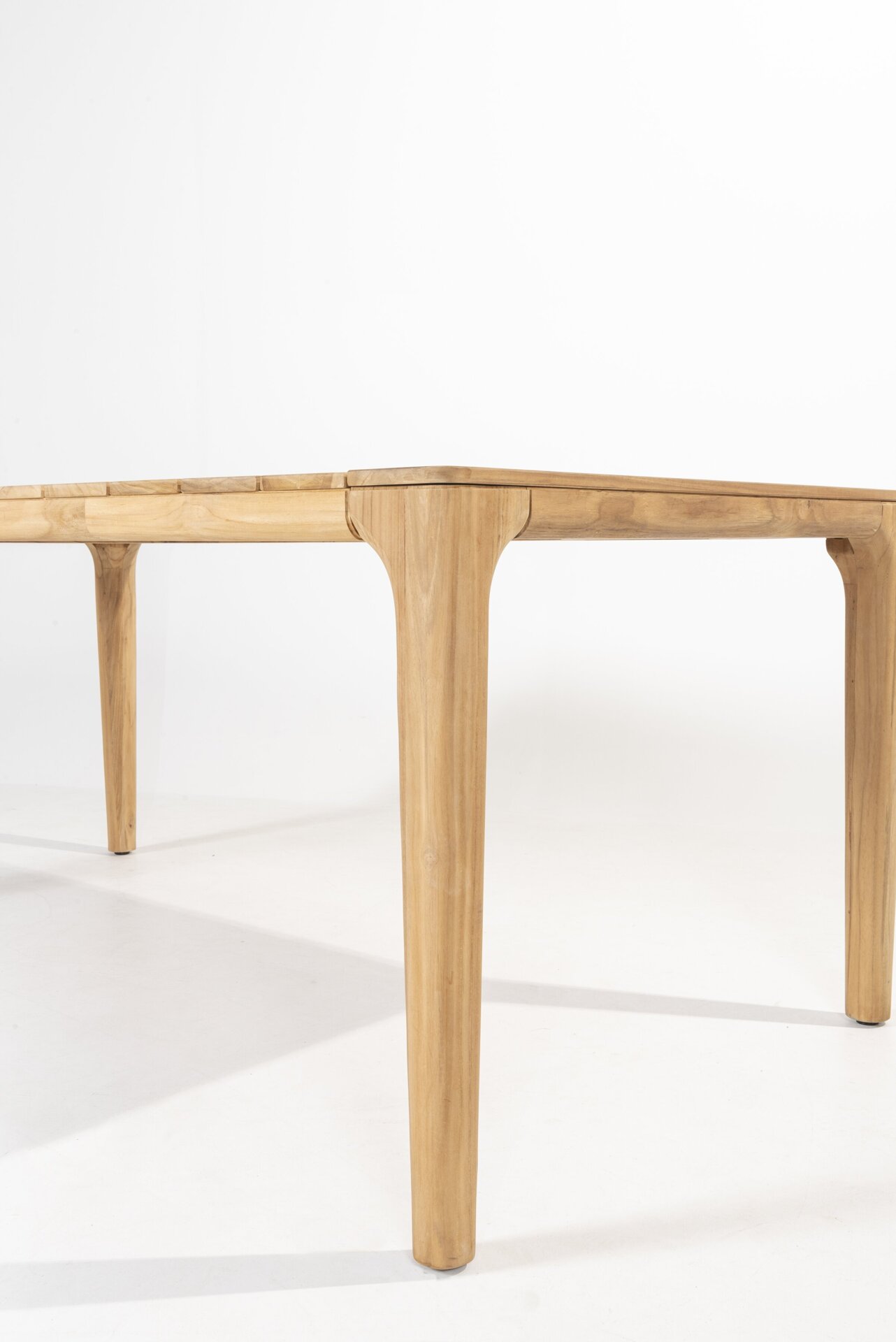 Liam dining table Teak detail _ 03.jpg