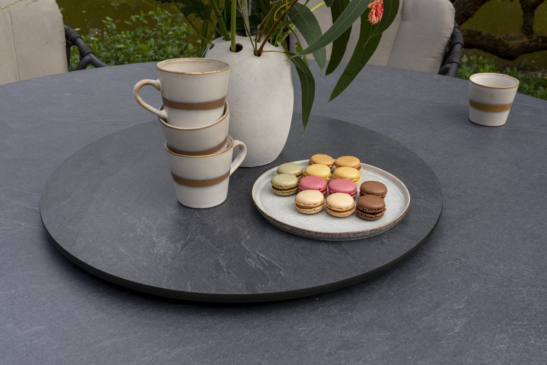 Manitoba stackable dining chair Anthracite with Locarno table 160cm detail 05.jpg