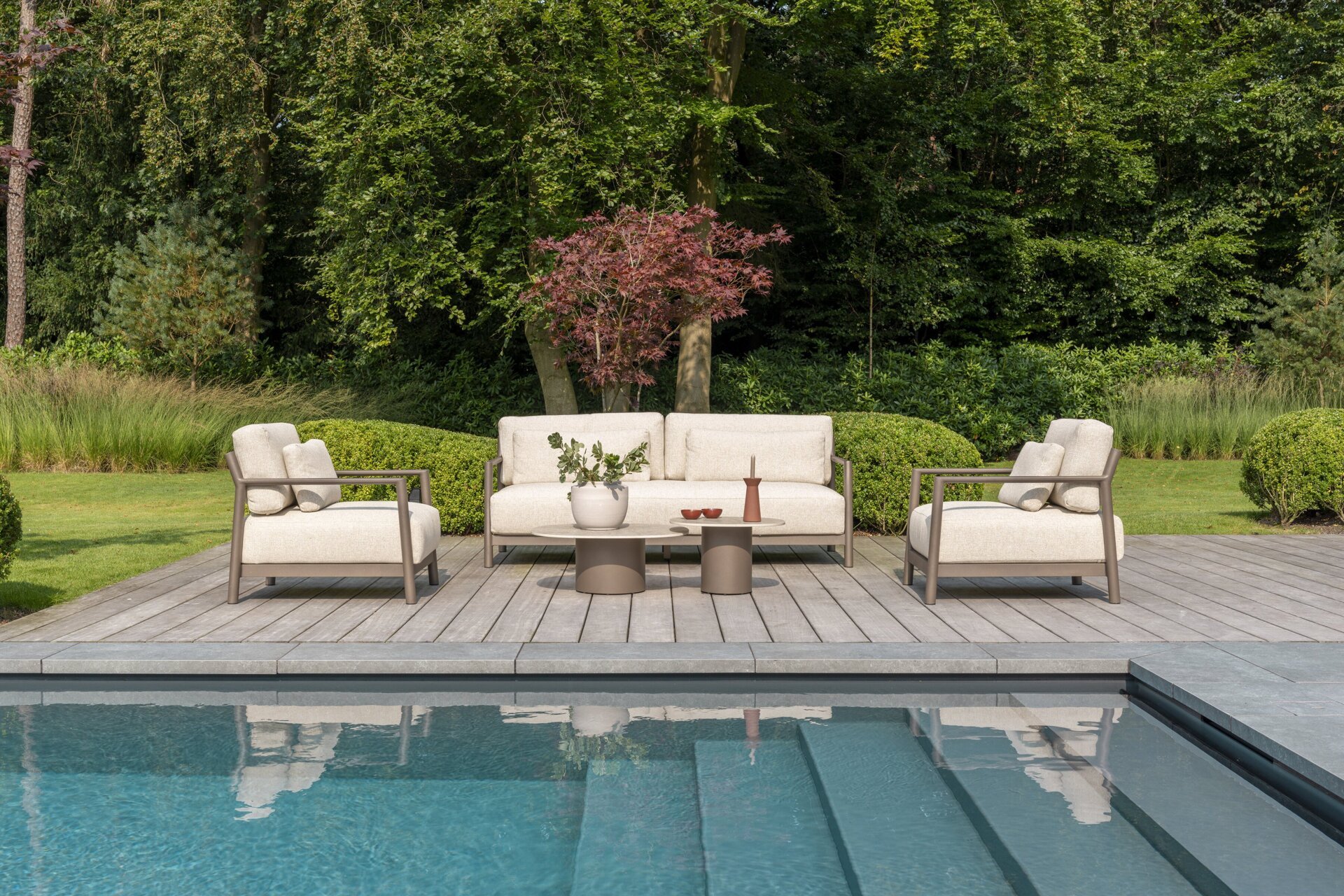 Capresi lounge set with Sofie tables outdoor 05