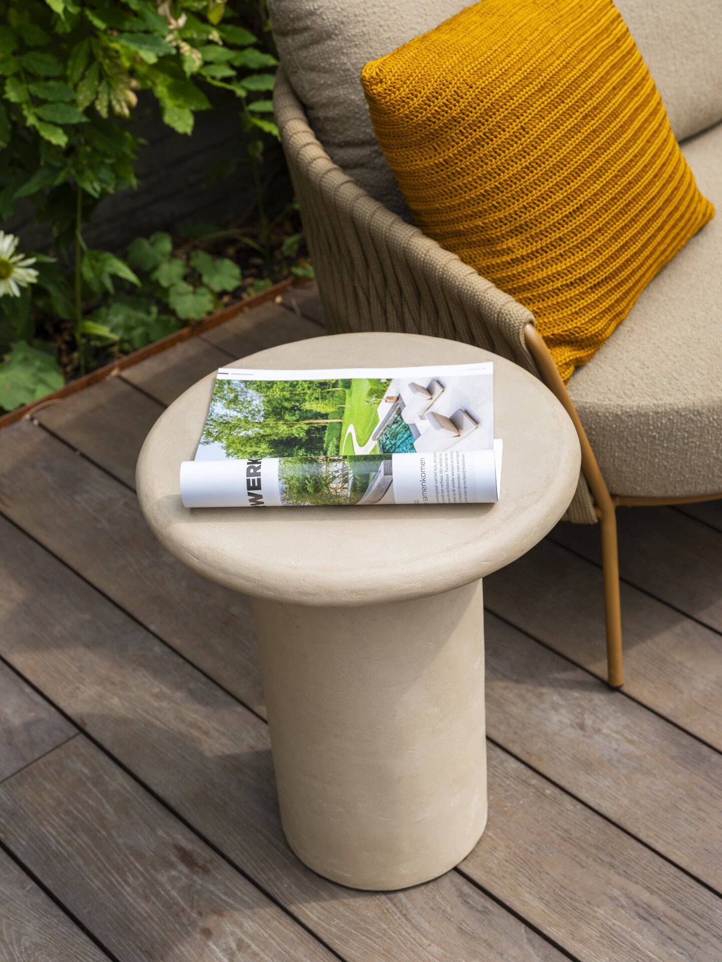 Molina lounge set with Hampton tables detail 01.jpg